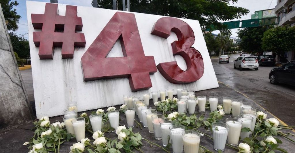 Familias de los 43 exigen a AMLO respuesta al último informe del GIEI: "Nos está fallando"