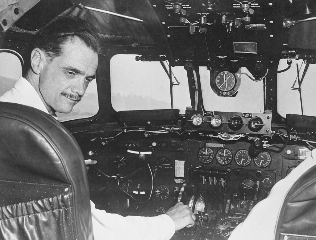 El empresario y aviador, Howard Hughes