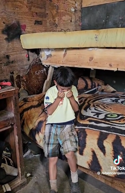 Niño llora de emoción al recibir una playera del América