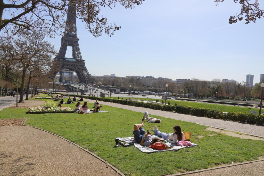 El caso de una turista mexicana que fue violada por varios sujetos en la Torre Eiffel de París