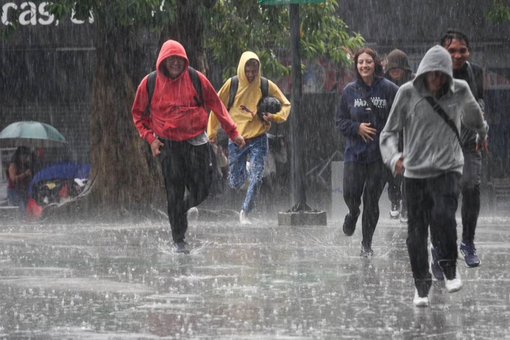 ¡No guarden los paraguas! Se pronostican lluvias fuertes para el lunes 24 de julio