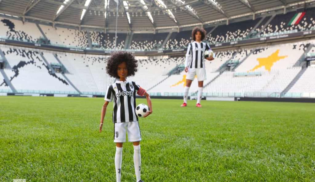 Sara Gama fue la primera futbolista en contar con su propia Barbie