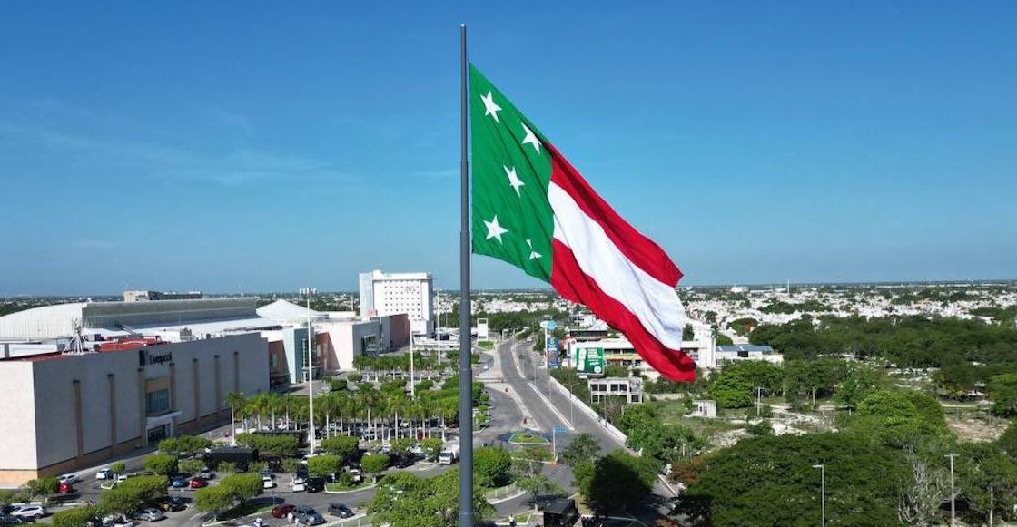 bandera-gigante-yucatan-se-puede-mexico-constitucion