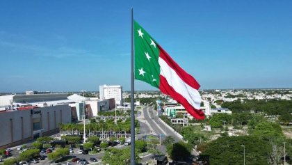 bandera-gigante-yucatan-se-puede-mexico-constitucion