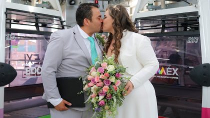 Boda en el Mexicable: Se casan en una cabina de la Línea 2, el novio le tenía miedo a las alturas