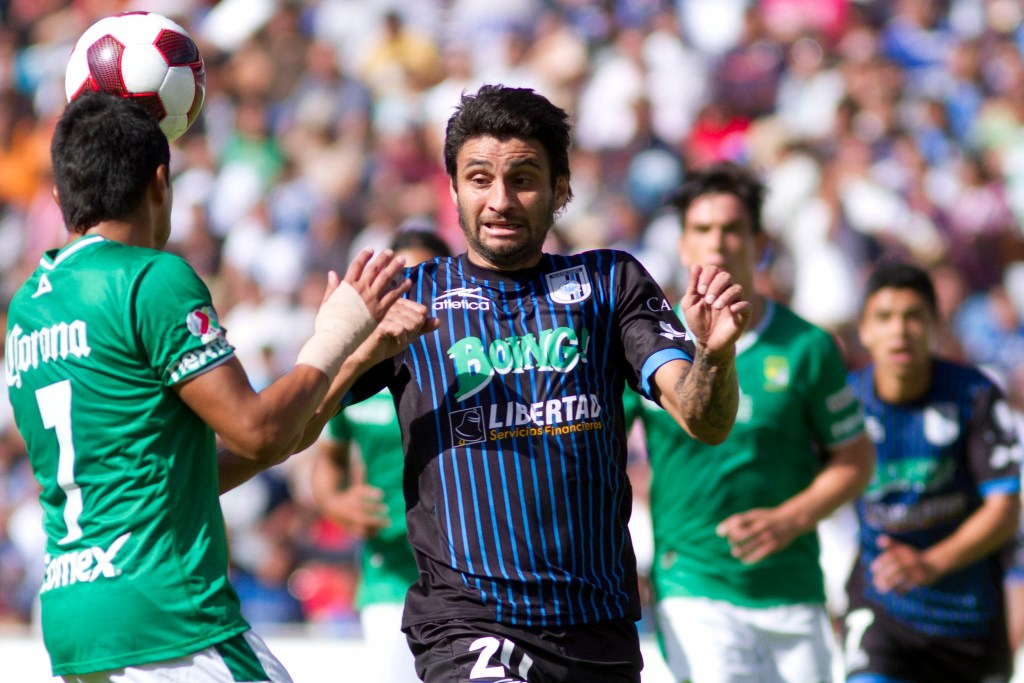 Carlos Bueno, último delantero importante de los Gallos