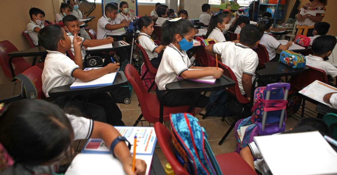 Tres estados detuvieron la distribución de los libros de texto en México