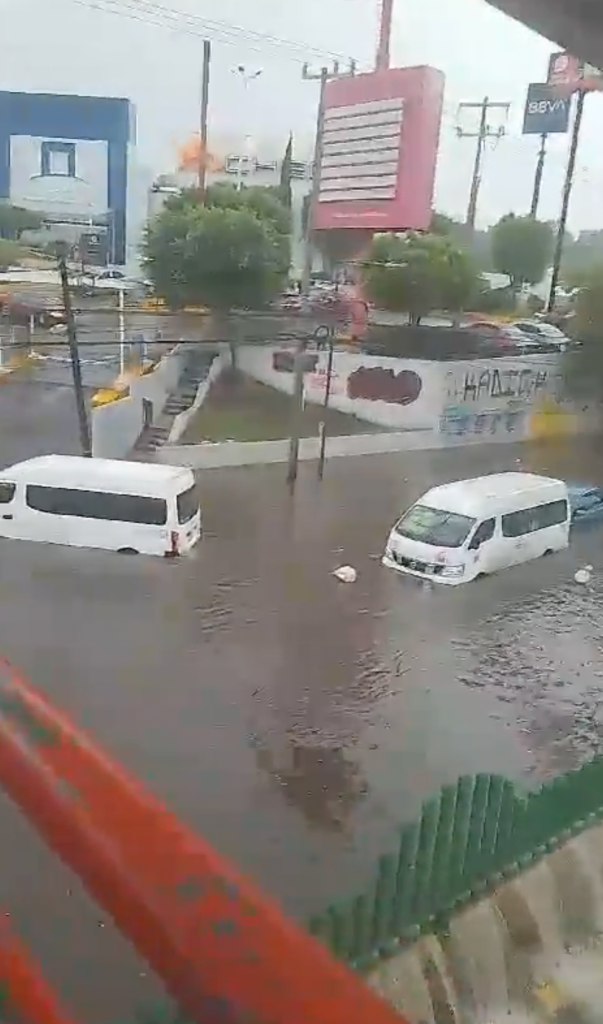 Fotos y videos de la tremenda inundación en Coacalco, en el Edomex