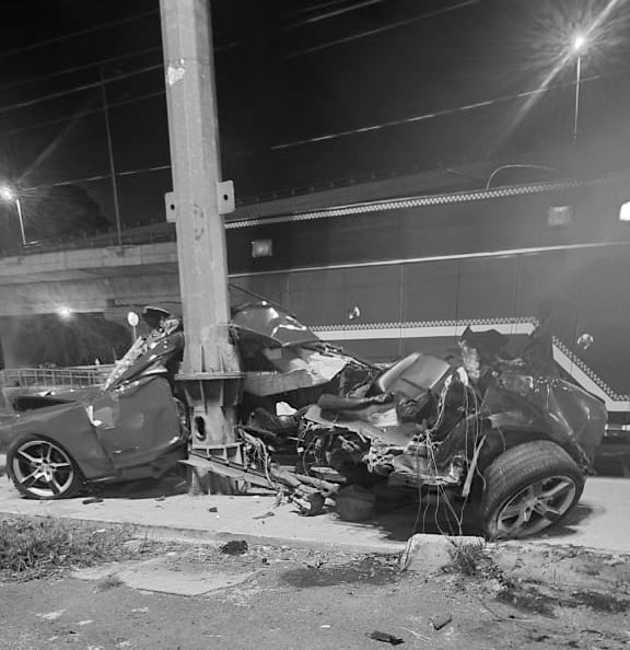Jóvenes chocan auto de lujo en Tlalpan; uno murió y otro termina con pierna amputada