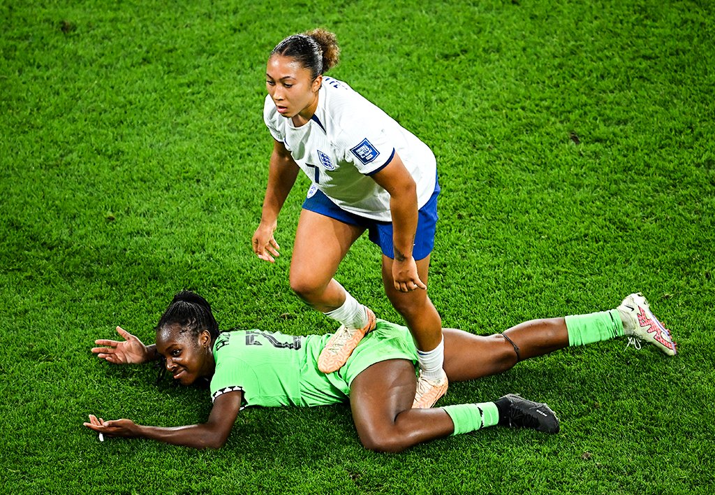 Lauren James es expulsada por pisar a una  rival en el Inglaterra vs Nigeria 