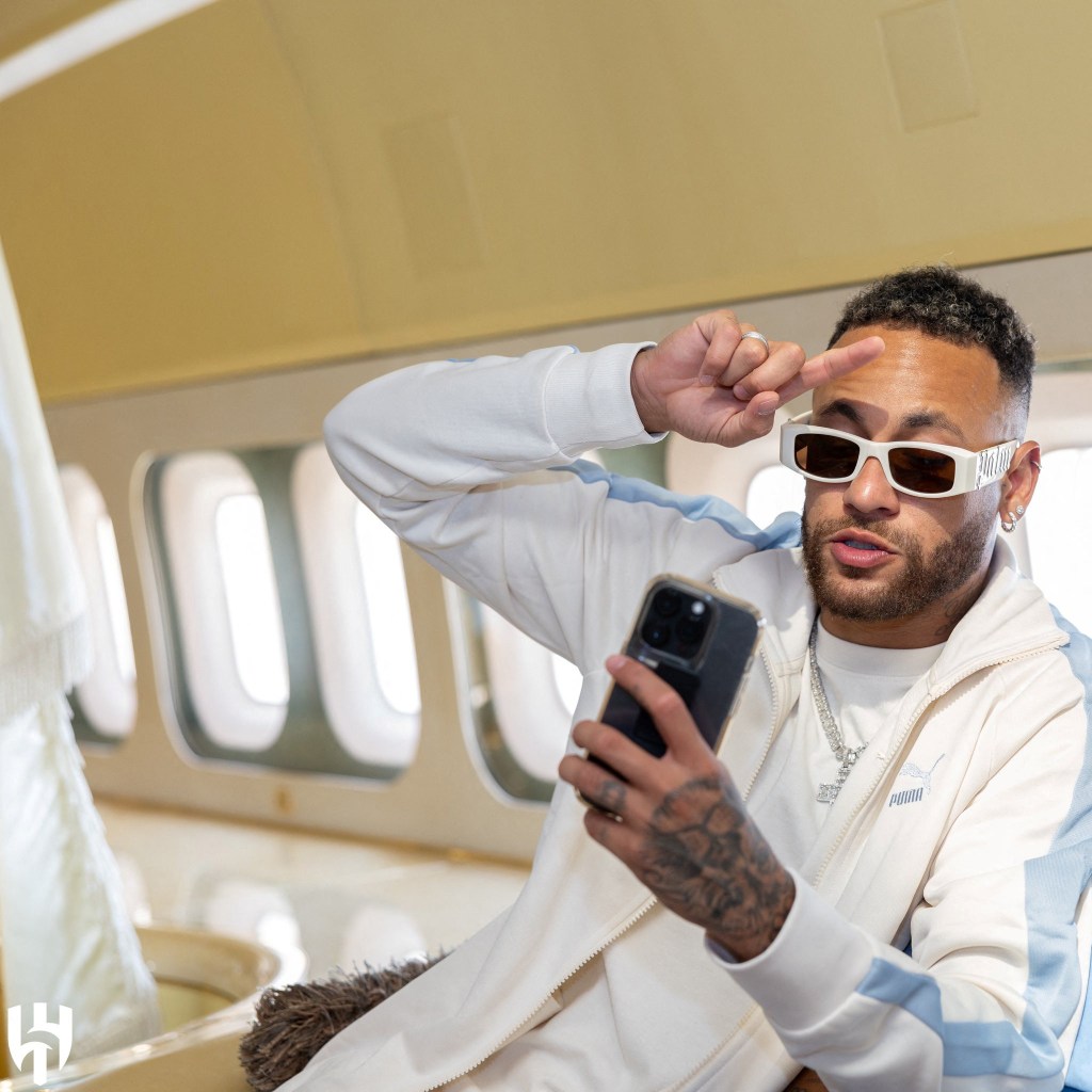 Neymar deja Paris en su nuevo avión privado rumbo a su nuevo equipo en Arabia Saudita