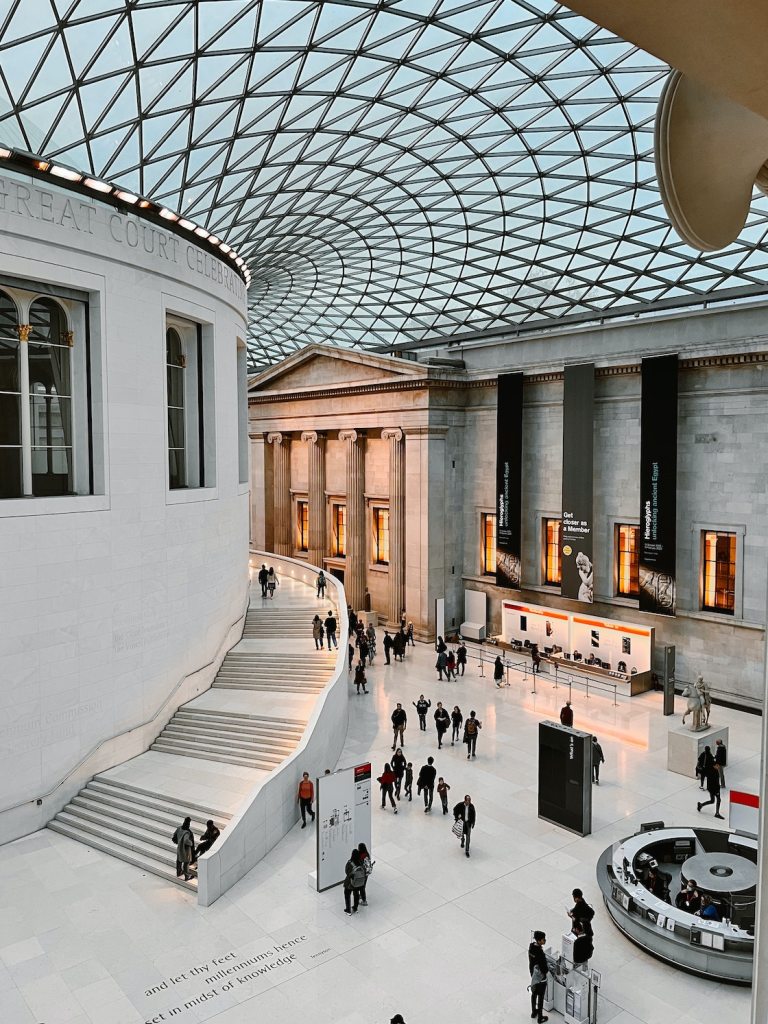 Roban tesoros del Museo Británico de Londres.