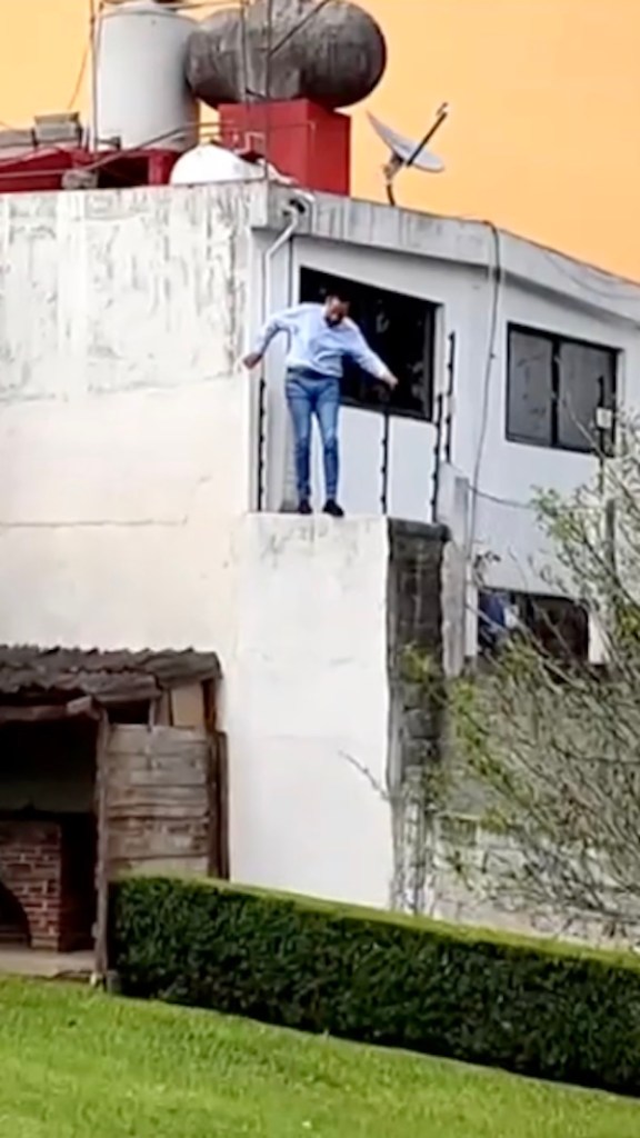 Alcalde escapa por la azotea de su casa ante protestas por caso de abuso policial en Zacualtipán
