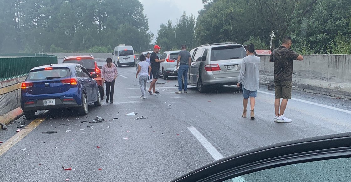 Carambola en la México-Cuernavaca provoca un tremendo tráfico