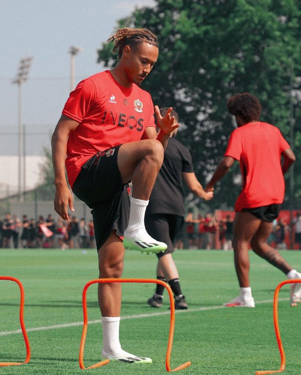 Alexis Beka Beka durante los entrenamientos con el Niza