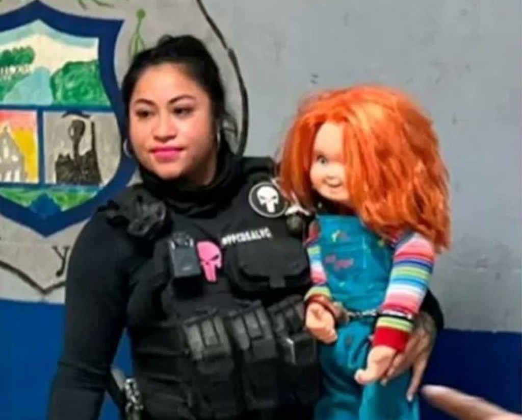 Chucky es detenido por pedir dinero en Coahuila.