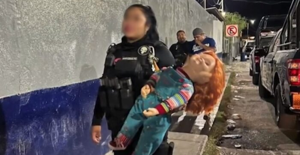 Chucky es detenido por pedir dinero en Coahuila.