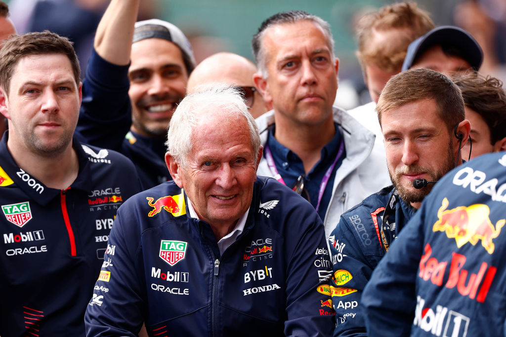 Horner explica por qué Red Bull no corrió a Helmut Marko tras llamar sudamericano a Checo Pérez