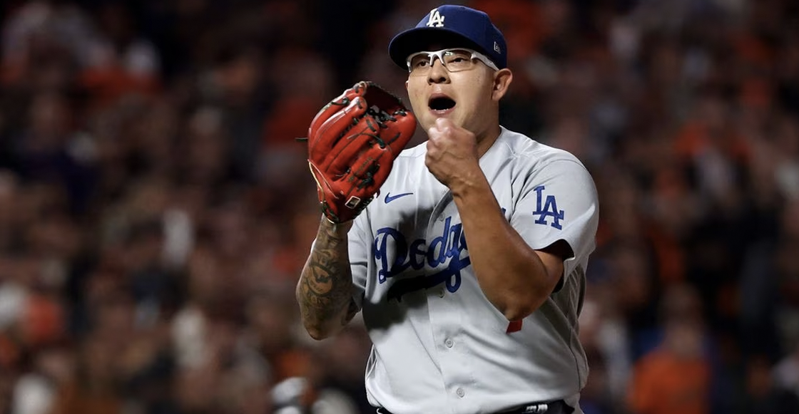 Julio Urías fue arrestado en Los Ángeles acusado de violencia doméstica