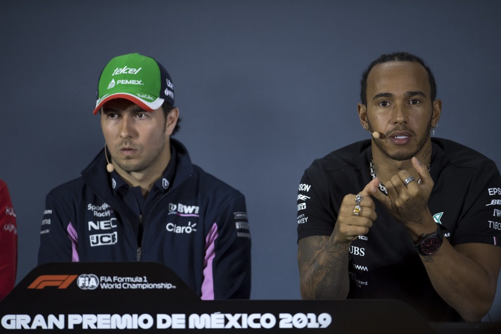 Hamilton defiende a Checo Pérez y critica a Red Bull por no correr a Helmut Marko