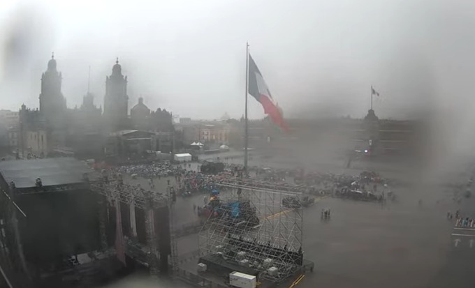 Ay: Cayó la lluvia a unas horas del Grito en el Zócalo de CDMX