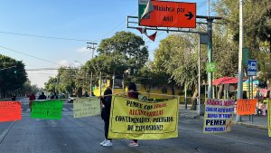 Vecinos bloquearon Av. Río Churubusco por olor a gasolina en la zona. Noticias en tiempo real