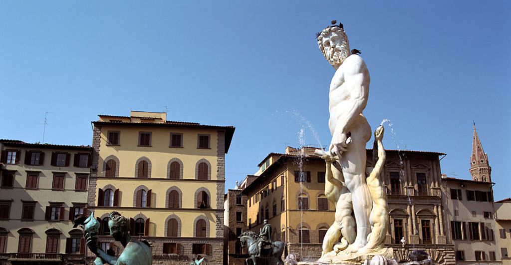 Turista dañó estatua de Neptuno del siglo XVI.