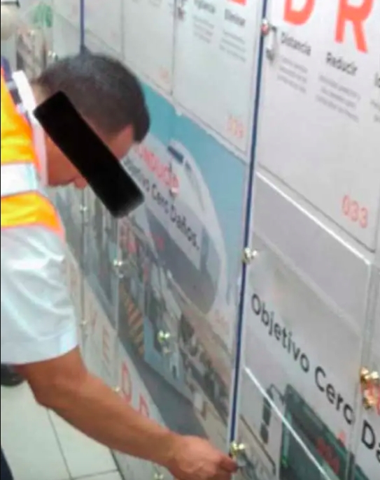 Por gandalla: AICM despide a empleado que robó objetos de maletas  
