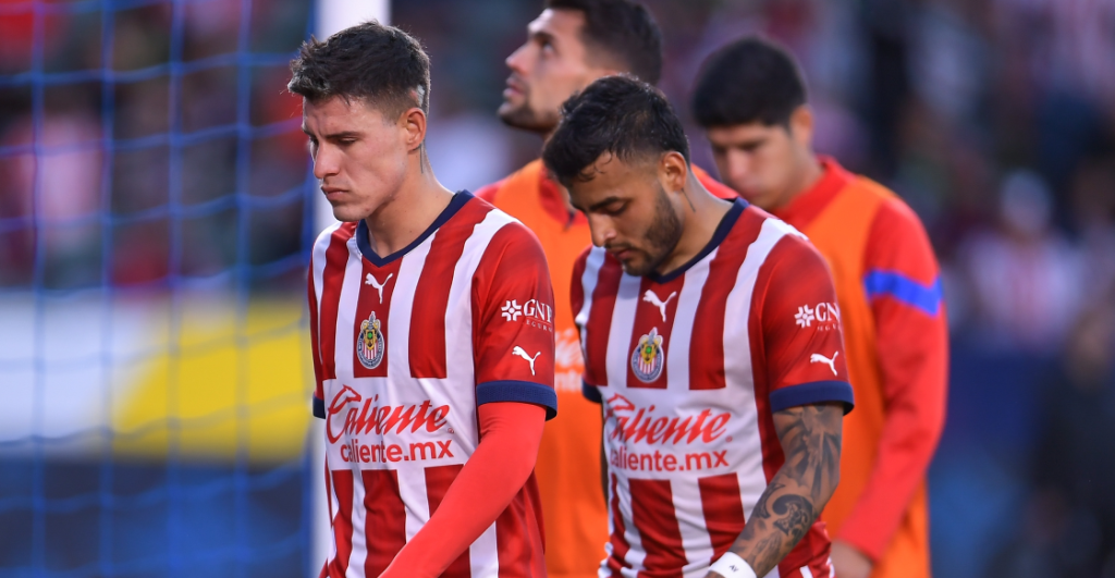 Alexis Vega, Cristian Calderón y Raúl Martínez separados de Chivas por incumplir lineamientos internos
