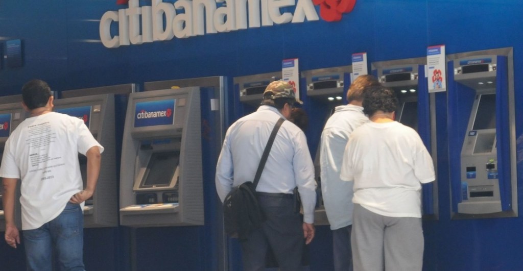 ¿Los bancos abren el 1° y 2 de noviembre en México?