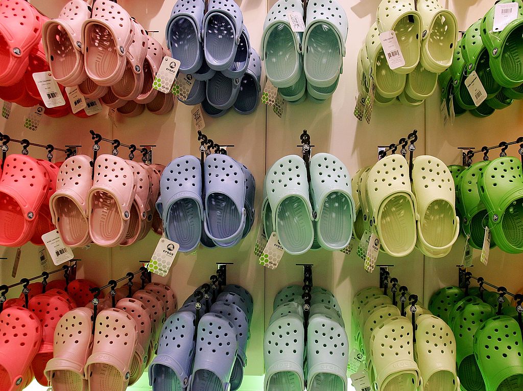 Pal' bailazo: Lanzan las botas vaqueras de Crocs (y no es broma)