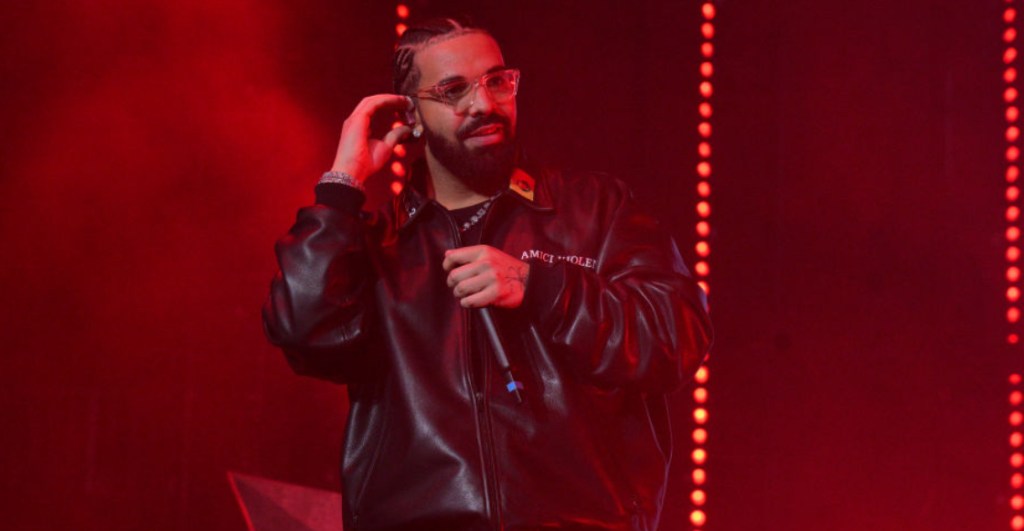 Eso sí me interesa: Drake regala 50 mil dólares a fan al que lo dejó su novia