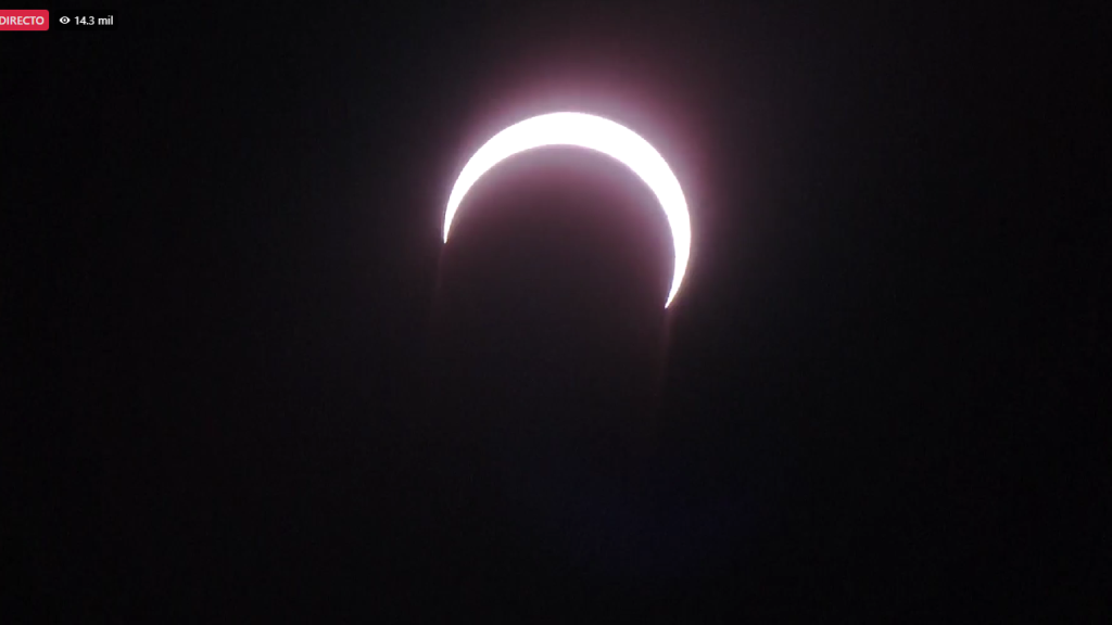 Fotos y videos del eclipse solar 2023