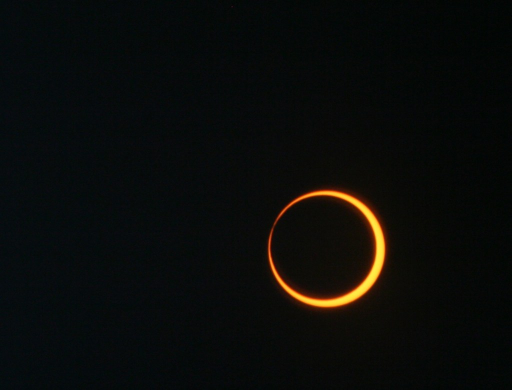 Fotos y videos del eclipse solar 2023