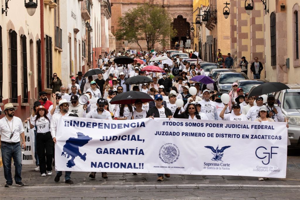Fotos y videos de la Marcha en defensa del Poder Judicial