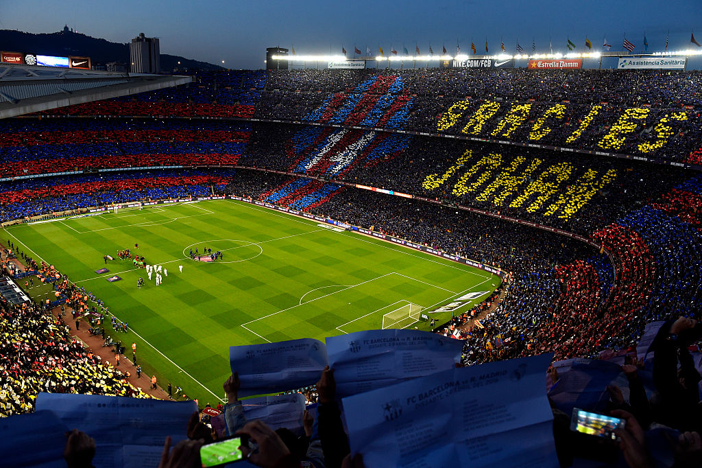 El Camp Nou y el mosaico para despedir a Johan Cruyff