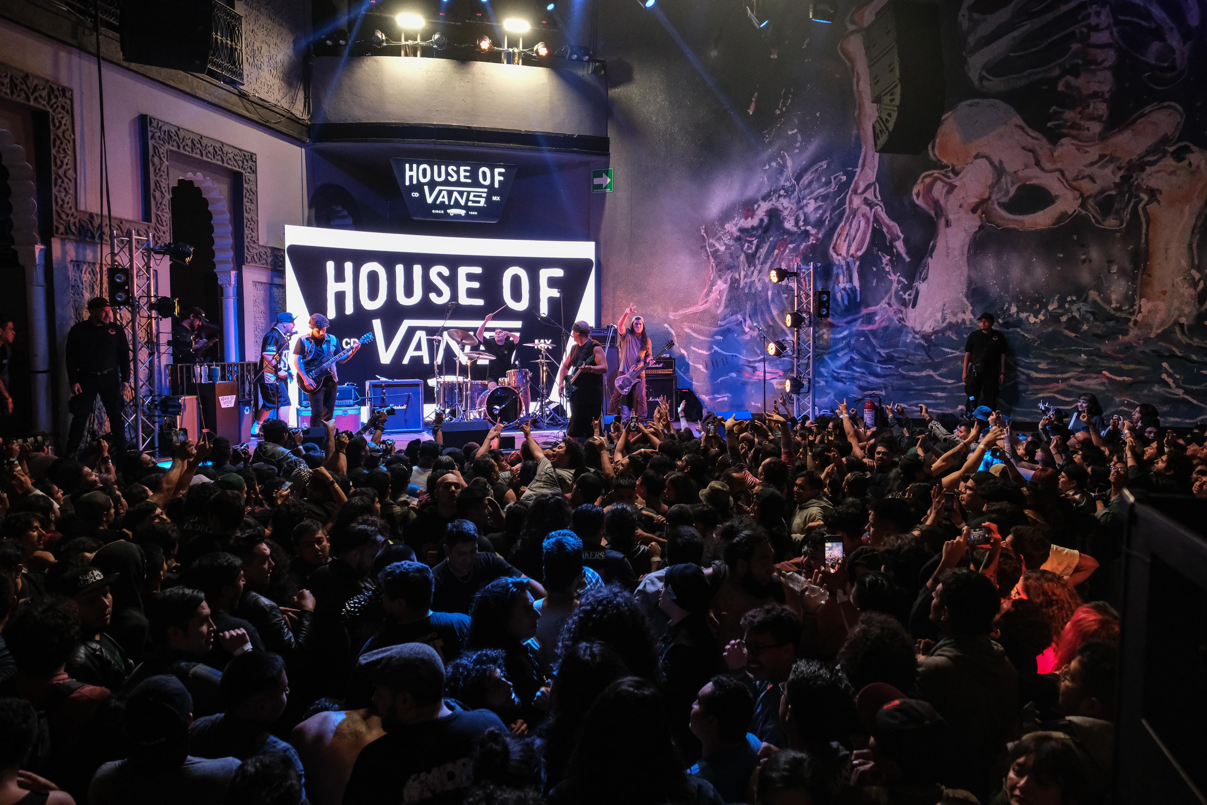 Robert Trujillo con Suicidal Tendencies