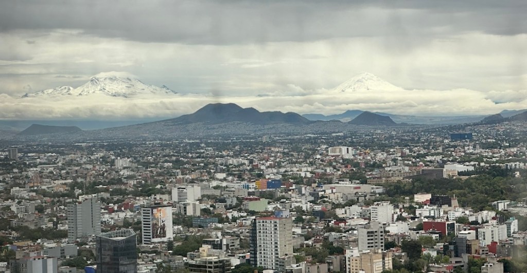 Fotos de los volcanes Iztaccíhuatl y Popocatépetl que nos dan fuerza para aguantar el friazo