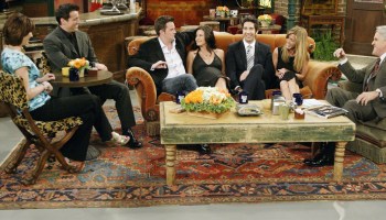 Sniff: Cast de 'Friends' es visto en el funeral de Matthew Perry