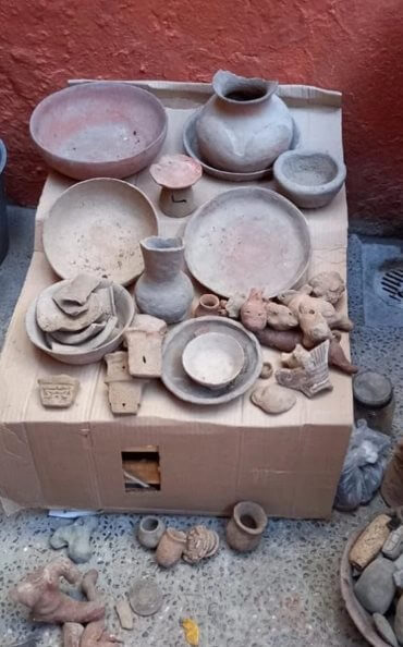 Maestro de primaria donó 969 piezas arqueológicas al INAH