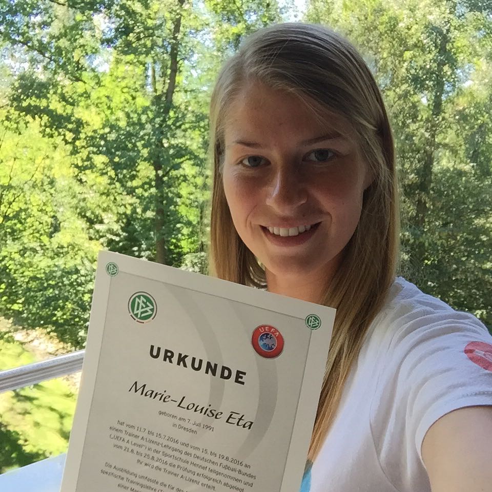 ¿Quién es Marie-Louise Eta, primera mujer entrenadora de un equipo de la Bundesliga?