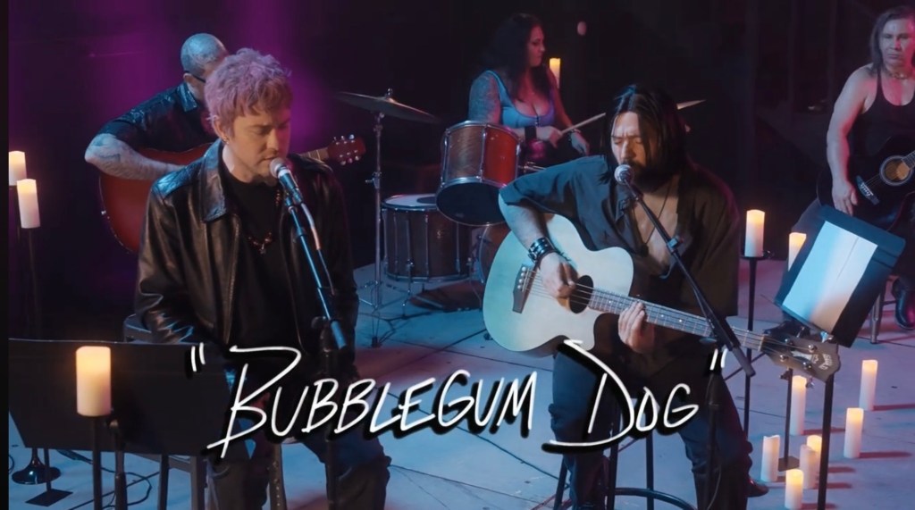 MGMT homenajea a los rockstars de los 90 en el video de "Bubblegum Dog"
