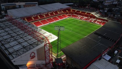 Nottingham ampliaría su estadio con contenedores como el 974 de Qatar 2022