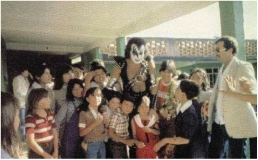 Recordemos el día que KISS visitó un orfanato de Atizapán de Zaragoza