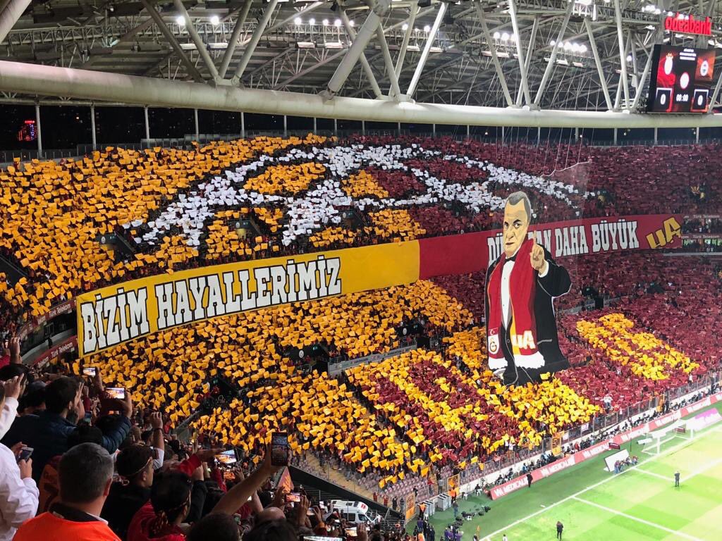 Otro ejemplo de los tifos del Galatasaray