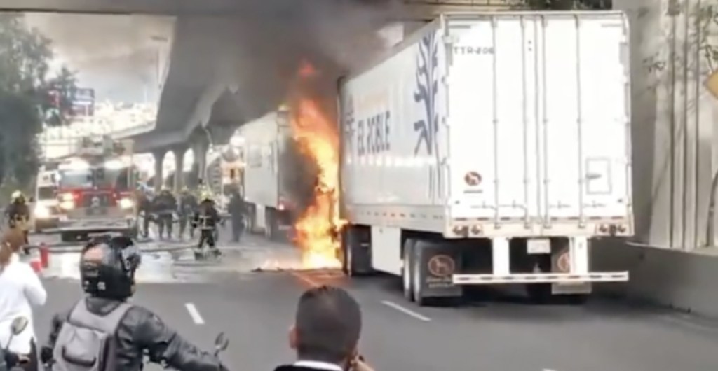 Tráfico pesado en la México-Querétaro por el incendio de un tráiler