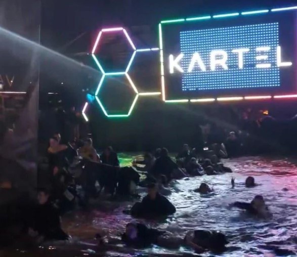Foto dan video: Sebuah kapal tenggelam di Serbia selama konser rapper tersebut