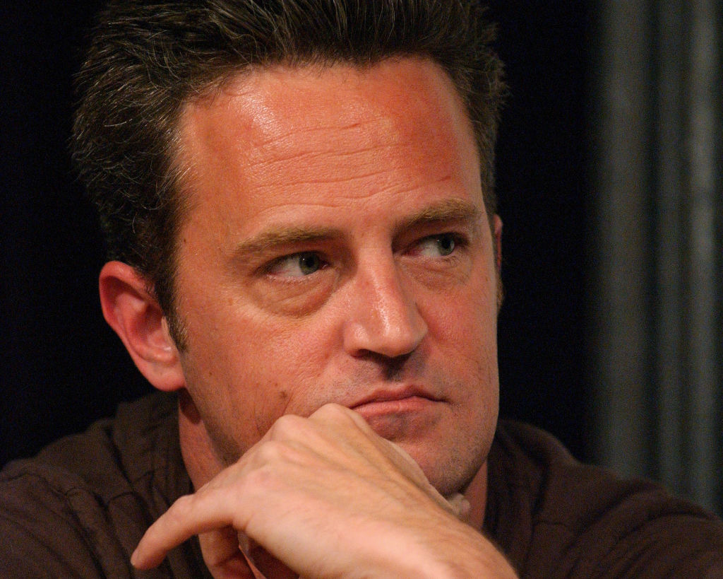 Dan a conocer la causa de muerte de Matthew Perry, 'Chandler Bing' en 'Friends