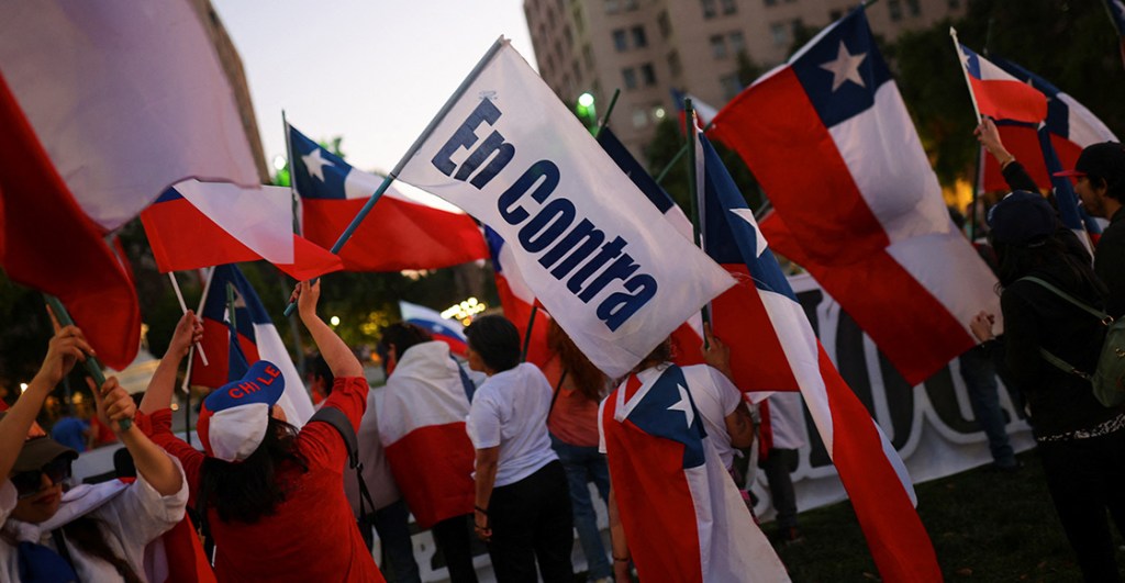 Chile rechaza propuesta para nueva Constitución; se mantiene vigente la de Pinochet
