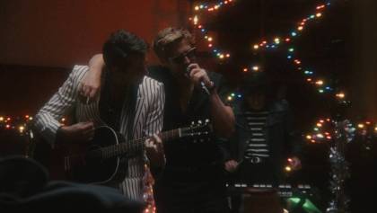 Ryan Gosling y Mark Ronson estrenaron una (genial) versión navideña de "I'm Just Ken"